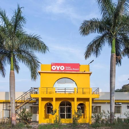 Oyo 18571 Ashoka Resort Индаур Экстерьер фото