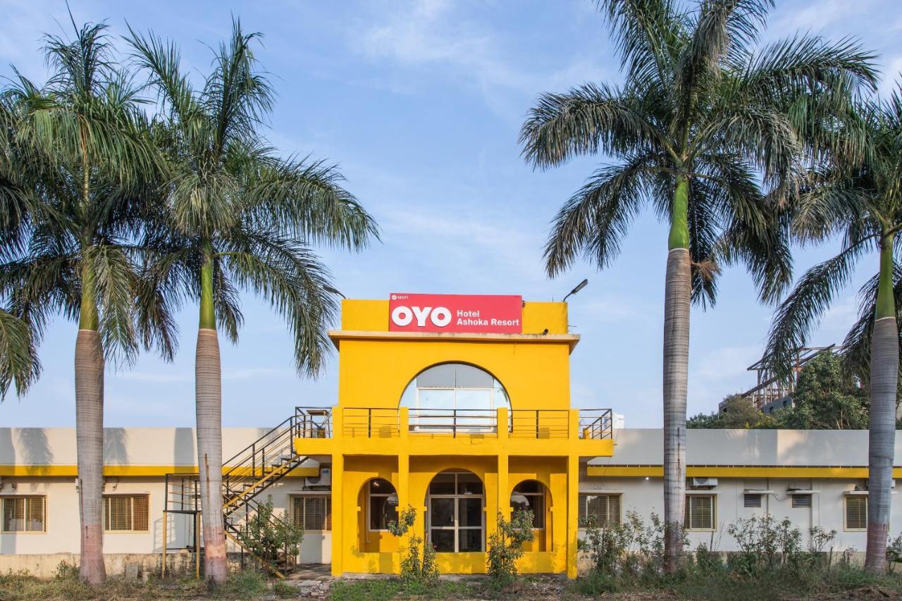 Oyo 18571 Ashoka Resort Индаур Экстерьер фото